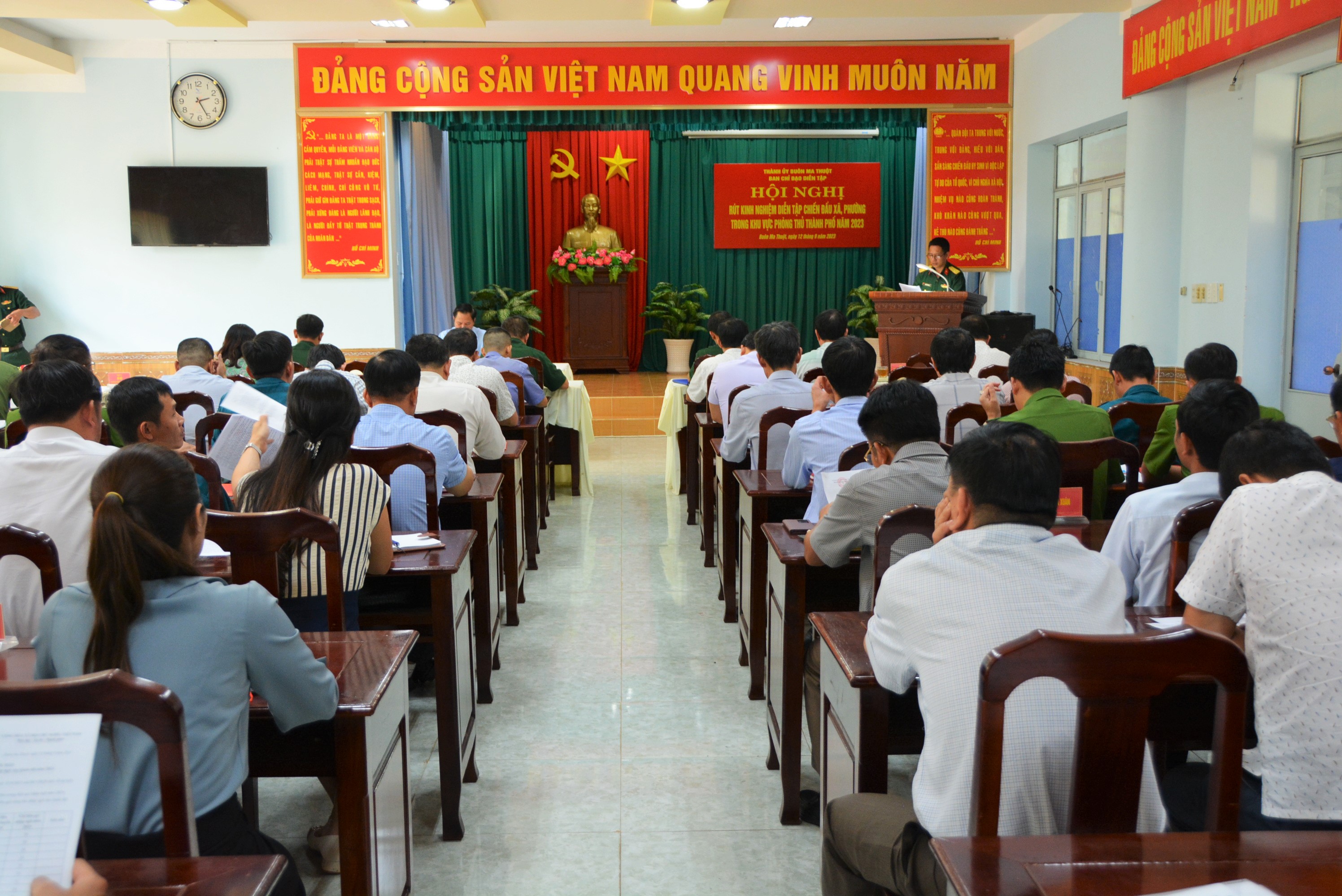 hội nghị quân sự